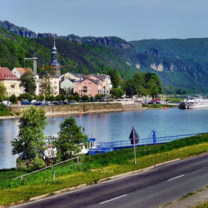 17629590632_1-2.png Phone Charger